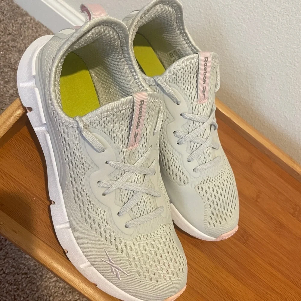 Reebok Zig Sky Running Sneakers Light Gray/Pink Lightweight Sz 8.5 Athletic Core